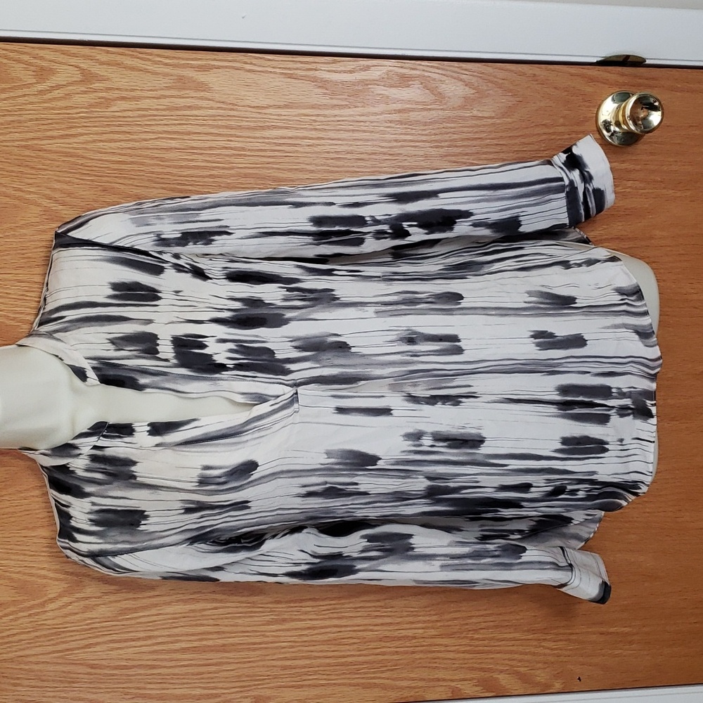 Vince Silk Grey/Cream pattern shirt Size 4